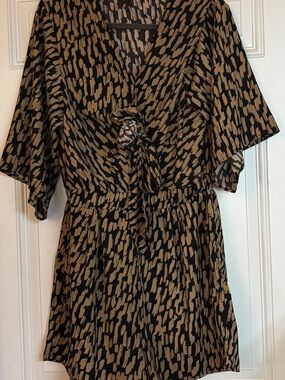 Womens Black & Tan Tie-Front Short Sleeve Romper